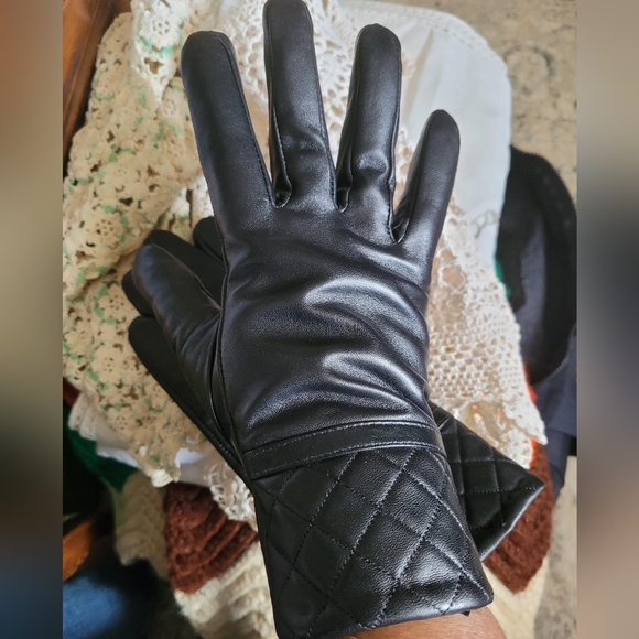 3M Thinsulate Black Leather Gloves with Quilted Interior - Picture 2 of 8